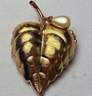 Leaf Shaped Solid Perfume Compact Brooch Pin w/ Mirror, Hinged Lid, Faux Pearl